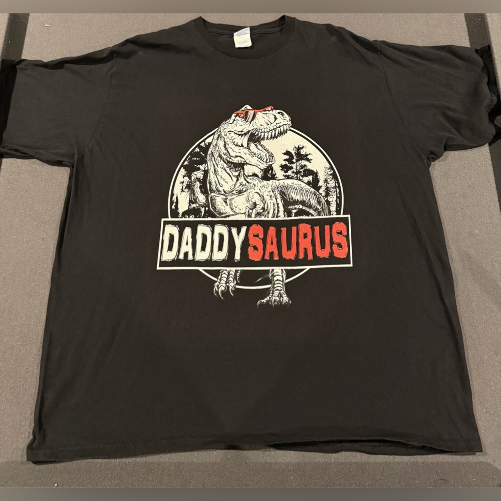 Daddysaurus T-Rex Dinosaur Funny Dad Graphic T-Shirt | Family Matching Tee